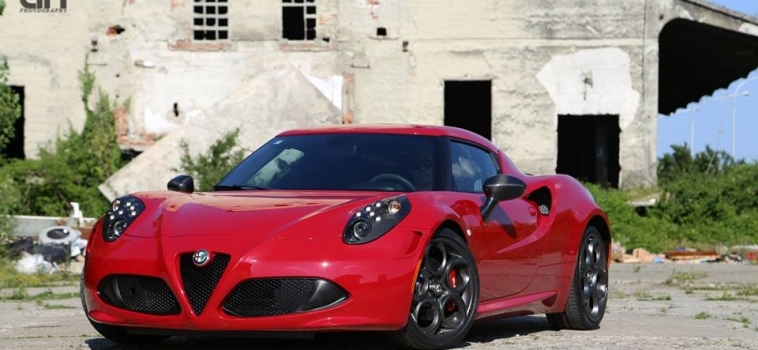 VIDEO: Alfa Romeo 4C raspala se u teškom sudaru