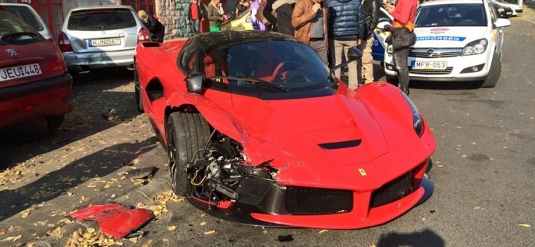 VIDEO: Čim je izašao iz salona, slupao LaFerrari